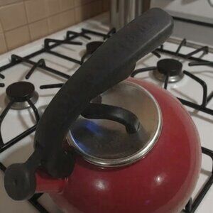 BHG Red Tea Kettle - Stylish and Functional Addition to Your Kitchen